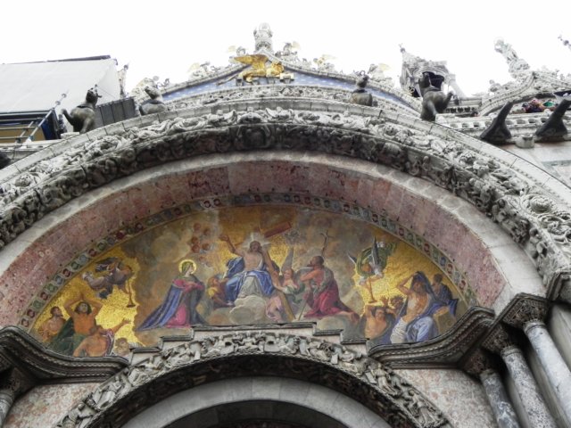 frontofbasilicagoldmosaic.jpg