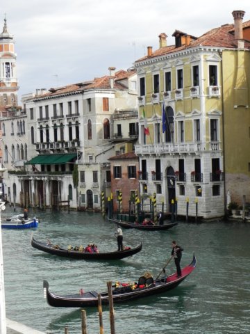 gondolasongrandcanal.jpg