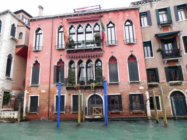 housesongrandcanal2.jpg