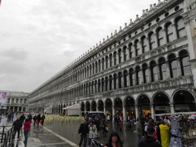 procuratievecchiebuiltbybartolomeobontheyoungerabout1520.jpg