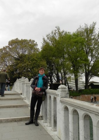 vivianneonthebridge.jpg