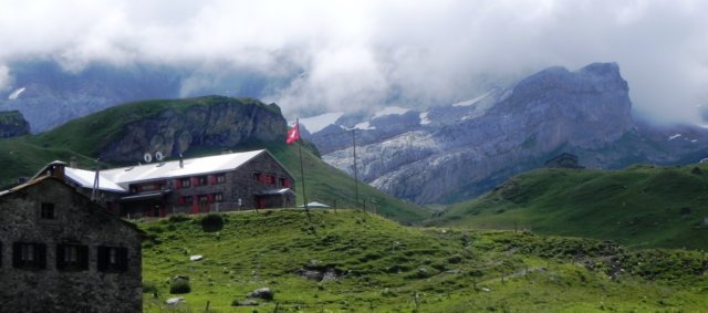 alpesvaudoisesbehindtherefuge.jpg