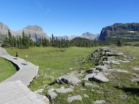 DSCN8895  I arrive here around 4PM and was at that time able to find a parking spot in the Logan Pass lot