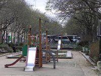 DSCN0914  As it goes toward la Seine, it is covered by a linear park