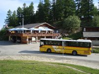 DSC06268  There were many hikers on this bus, but most of them immediately trooped into the restaurant!