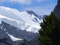 DSCN8026  historical photos show that a century ago the glacier covered the cliff below it