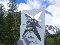 DSCN8054  Next day we passed a monument to a bunch of skiers and snowboarders who rented a helicopter which subsequently crashed in bad weather. Money could not save them.