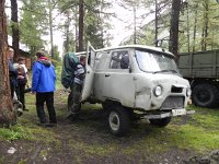 DSCN8089  Next morning, we load our stuff and ourselves into an &#34;Oh-az&#34;