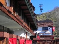 DSCN0117  A big cable car rises 500 m to the ridge