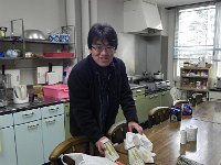 DSCN0234  Prof. Muraoka and 7-11 sandwiches, which were surprisingly good!