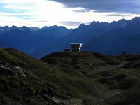 DSCN9204-2  and bide farewell to the hut