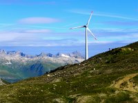 DSCN9216-2  the wind turbine and the Bernes Oberland