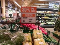 20140804 134941  Proof of the absurd price differential between CH and USA, at least for sweet corn!
