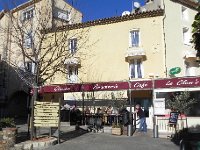 DSCN2988  We saw no one in town; they were all here, in the sun, eating!