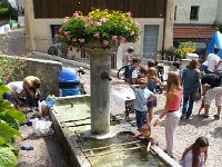 20140628 111951  Lots of activity around the fountain