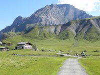 DSCN4417  and looking back toward the lift where there are many restaurants ready to feed the tourists