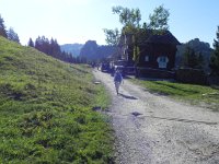 DSCN4592  strolling along the ridge road past the hotels