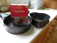 DSCN3677  We found our accommodations, a large almost institutional-like house, converted to a B&#38;B. We made apple cake for dessert.