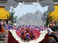 20150530 144250  has quite an elaborate float...