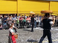 20150530 145055  Little girls and confettis