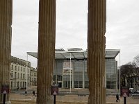 DSCN9084  across the way a Norman Foster building