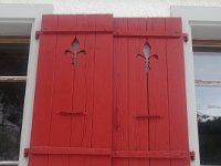 20160127 143126  Fleurs de lis on shutters aux Cases