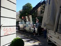 20160718 103213  18 July - replacing a store window in Bern