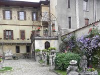 DSCN6876  in a garden we passed