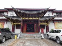 DSCN6702  Back to our car, we say goodbye to the hotel