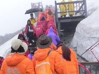 DSCN6734  The crowd moves upward