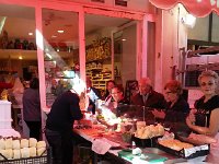 20171107 110710  people lined up for this guy