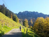 20171014 112315  Train to Jor then hike up the road