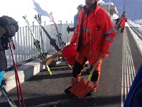 IMG 0459  hyper-Suissitude: recycling the gravel on the train platform