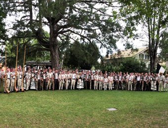 10 August FdV and friends on the balcony