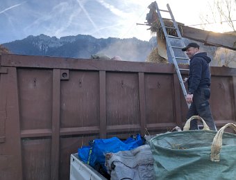 22 February Manege for Manure, Trotinette
