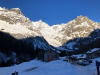 The valley up to the Cabane de l'A plus a full parking lot
