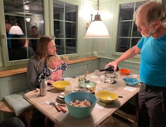 21 December Morning in ZH, Move into farmhouse