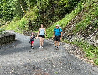 21 July Banana Bread, Pont de Pierre and Fountain Bathing
